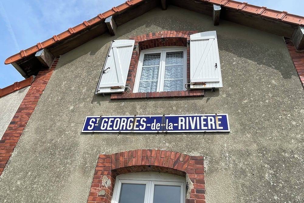Séjour unique dans une ancienne petite gare, au cœur du Cotentin mer & campagne. in Saint-Georges-de-la-Rivière, Côte de la Déroute