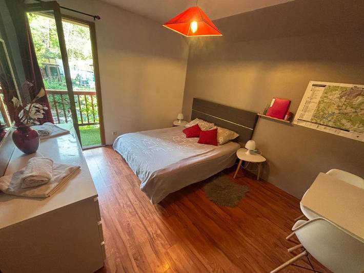 Chambre d’hôte pour 3 personnes, avec Balcon et Terrasse ainsi que Jardin et Vue sur le lac dans Lac de Serre-Ponçon