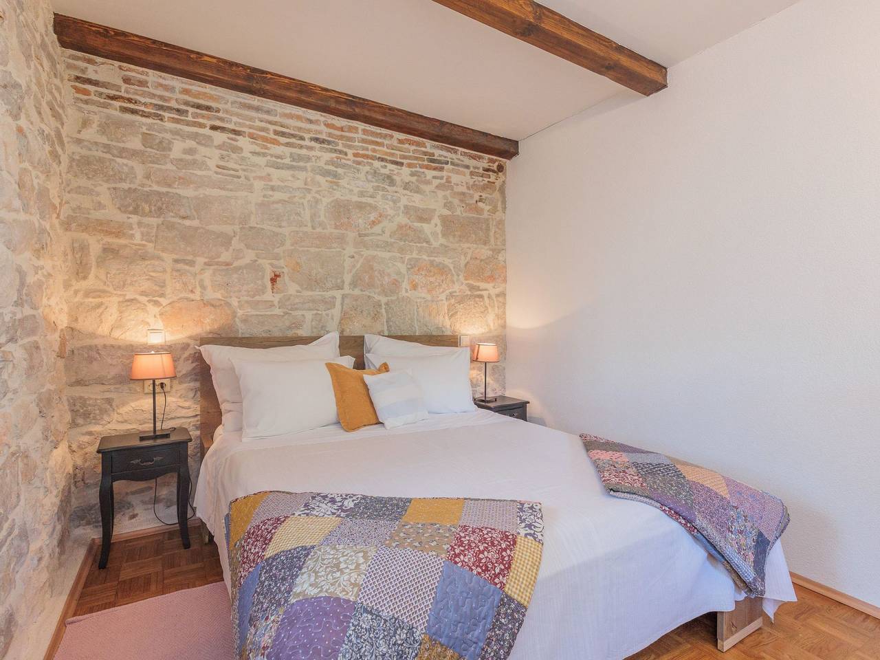 Traditionelles Steinhaus am Meer in Preko in Poljana, Insel Ugljan