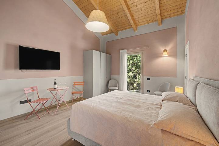 Room 'Fernanda' with Private Terrace, Shared Garden and Wi-Fi in Vicoforte, Ligurian Alps