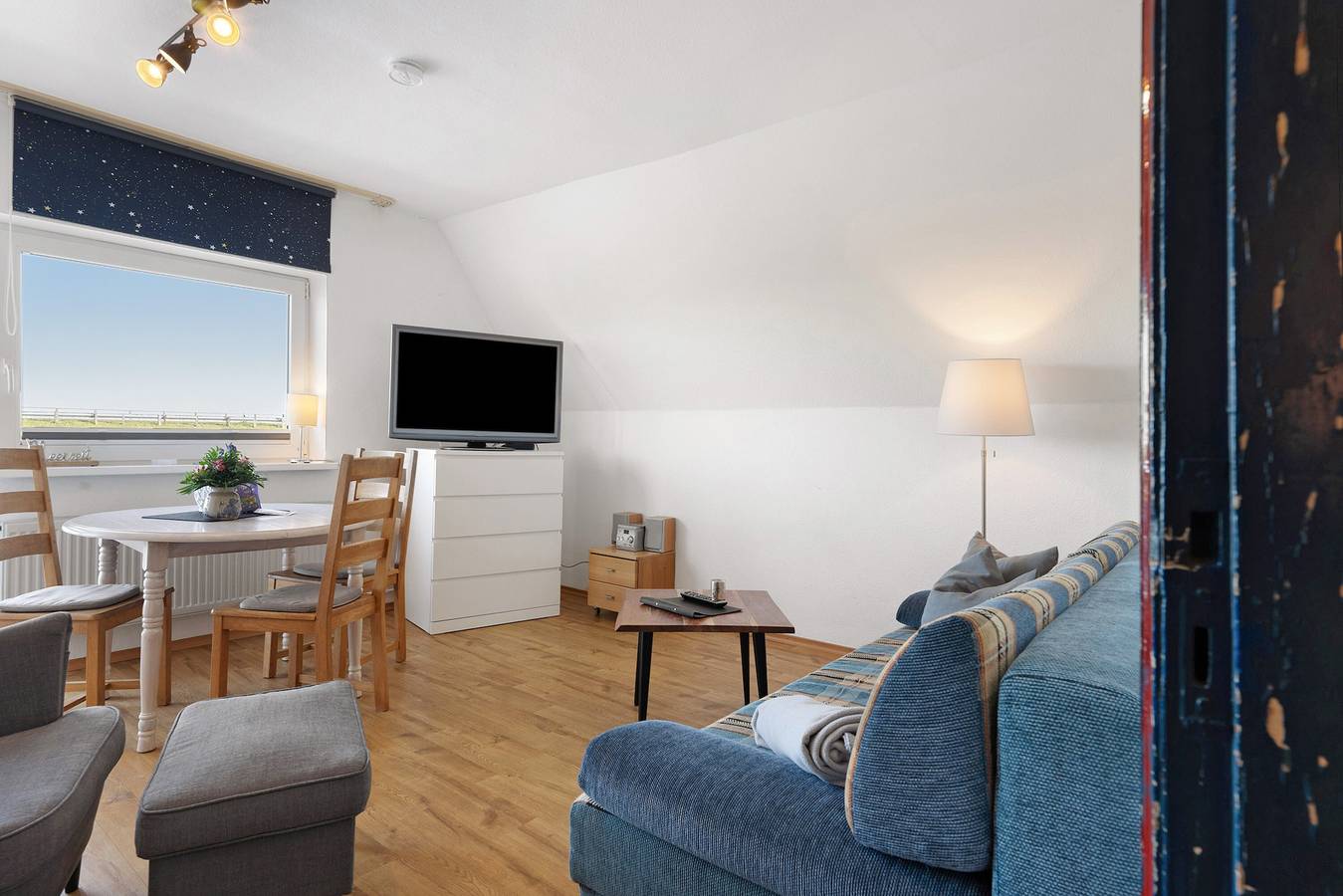 Entire apartment, Apartment 'Ferienwohnung Deichblick' with Shared Garden, Balcony and Wi-Fi in Nordstrand (Municipality), Nordseeküste