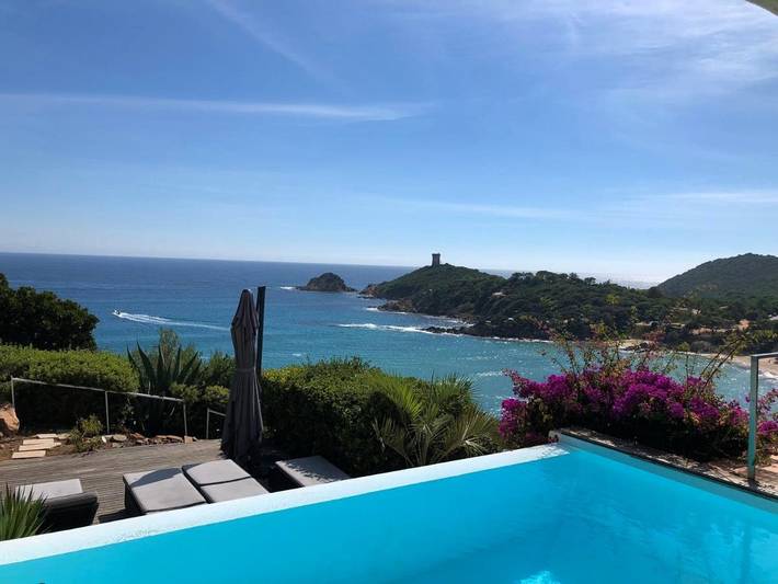 Location de vacances pour 10 personnes, avec vue ainsi que piscine et jardin dans Plage de Fautea - 2