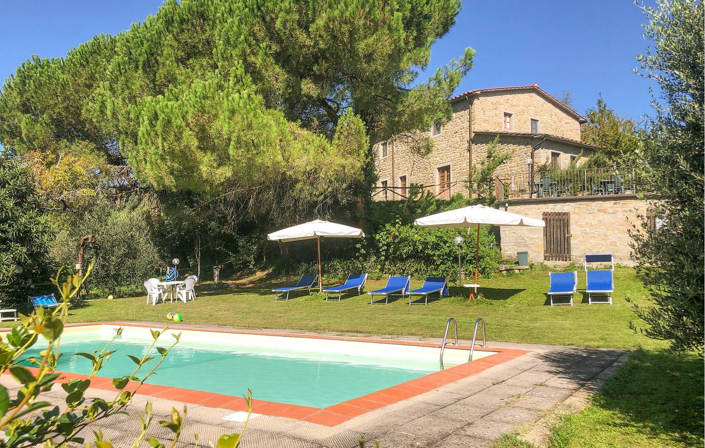 Acogedor apartamento con piscina, jardín y WiFi in Pratovecchio Stia, Casentino