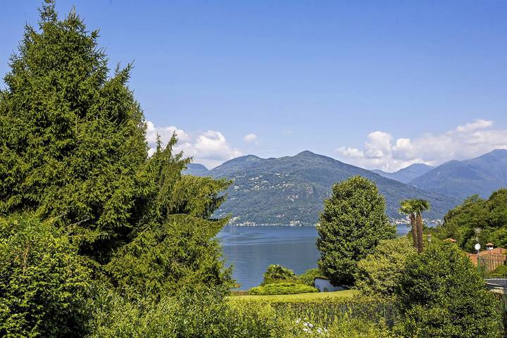 Ferienhaus für 4 Personen, mit Balkon und Terrasse sowie Garten und Seeblick in Comune di Luino