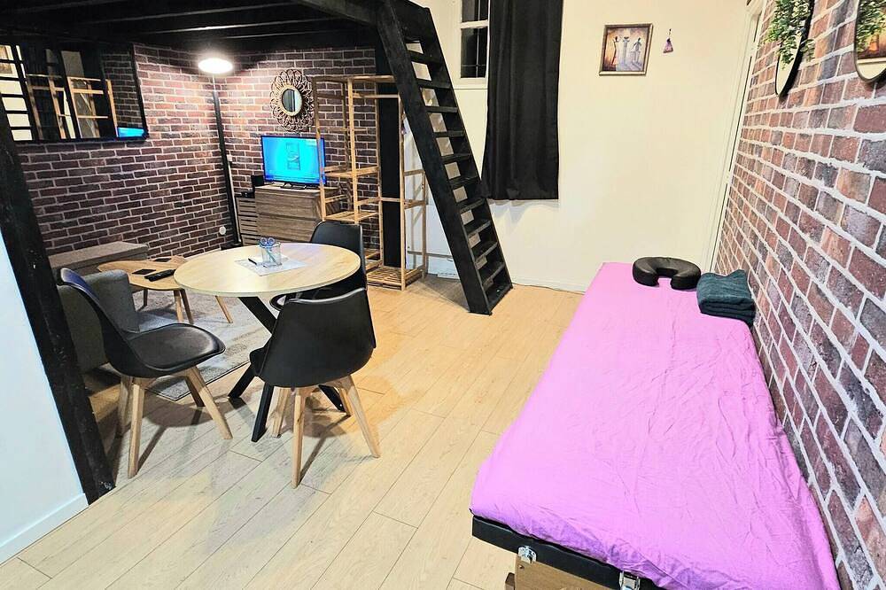 Entire apartment, Duplex 15 min from train station, Montluçon historic center in Montluçon, Montluçon region