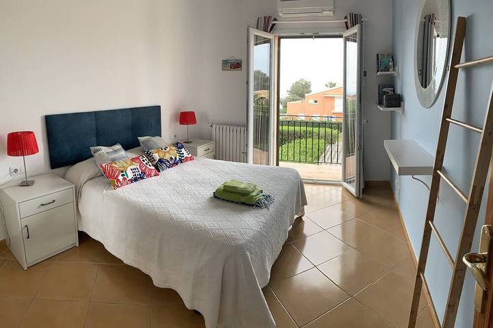 Intime Luxusvilla 5 Gehminuten vom Strand in ruhiger Lage in Punta Prima, Sant Lluís