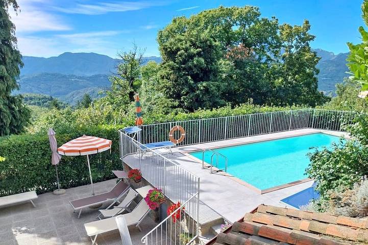 Agriturismo per 10 persone, con terrazza e giardino in Castiglione di Garfagnana