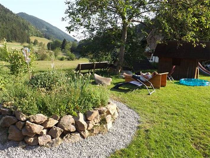 Entire apartment, 'Elzblick' Apartment with Shared Pool, Garden, and Wi-Fi in Elzach, Central Black Forest