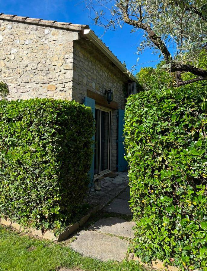 Location de vacances pour 4 personnes, avec jardin et piscine à Entrechaux - 2