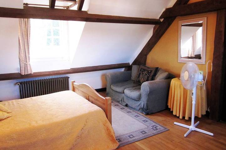 Location de vacances pour 3 personnes, avec jardin et piscine à Châteauneuf-la-Forêt - 2