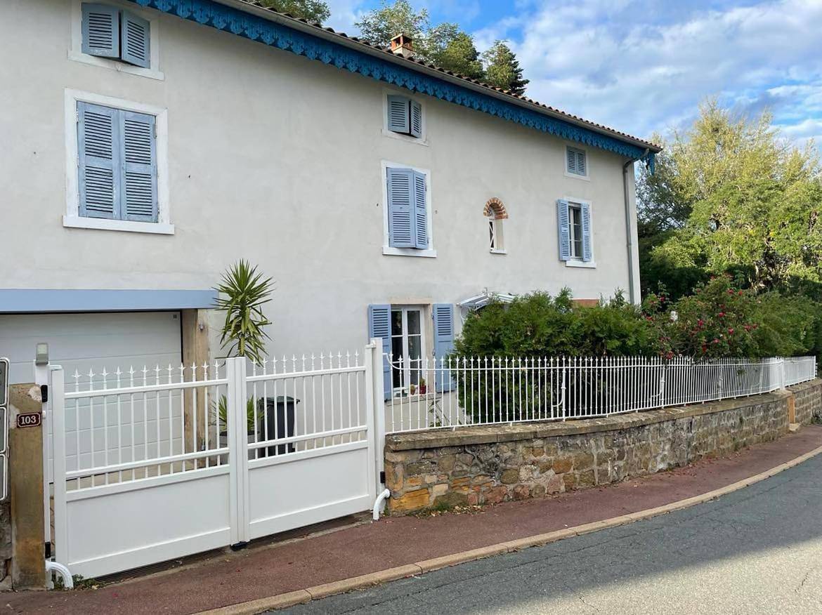 Les Agapanthes in Vaux-en-Beaujolais, Région de Villefranche-sur-Saône