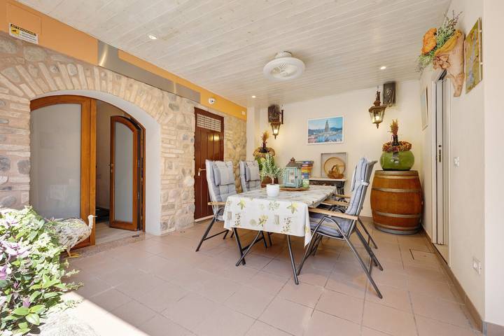 Ferienwohnung für 5 Personen, mit Balkon und Whirlpool