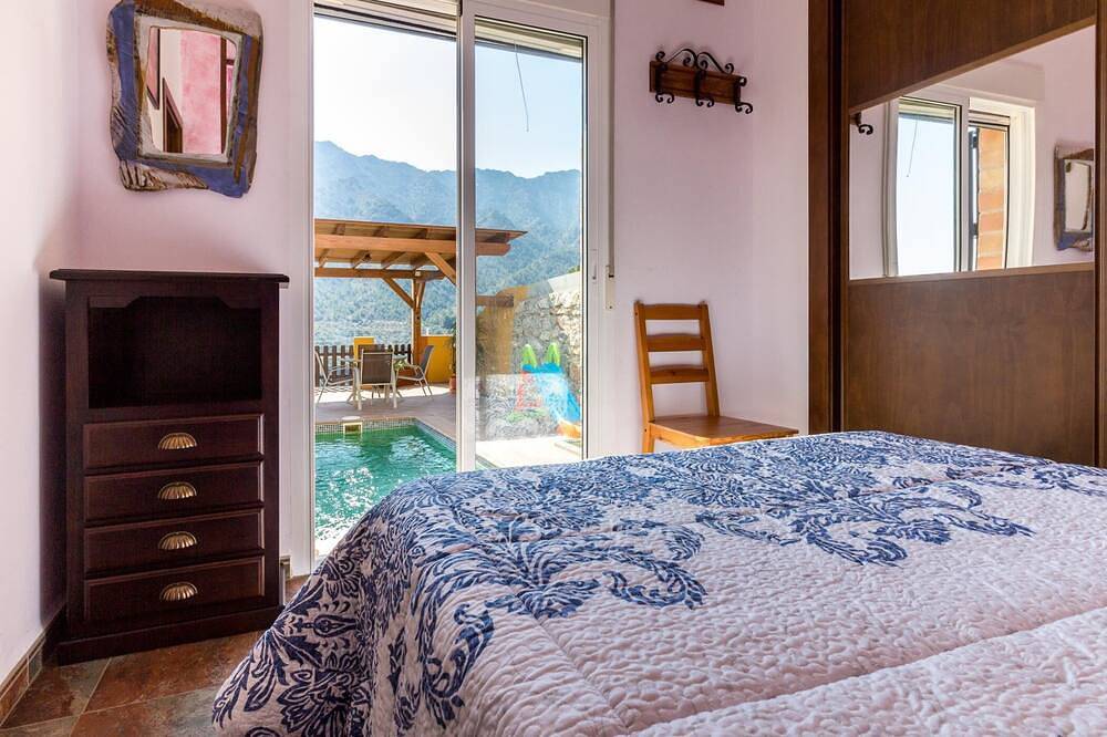 Cosy cottage with views, pool and wifi in Los Guajares, Cordillera Penibética