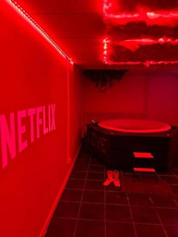 Gîte pour 2 personnes, avec jacuzzi à Bondy