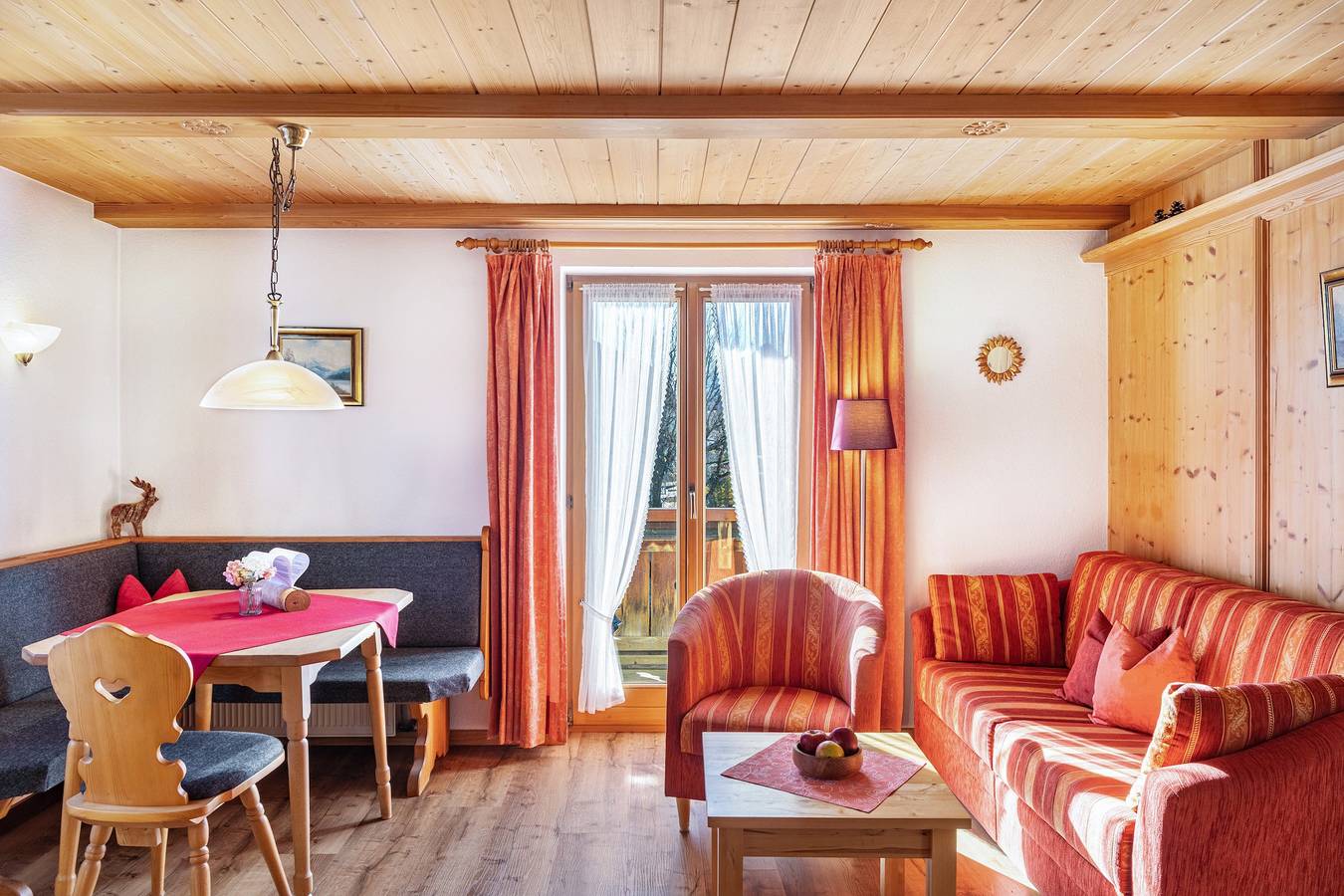 Ganze Wohnung, Apartment '1' mit Bergblick, Balkon und Wlan in Krün, Bayerische Alpen