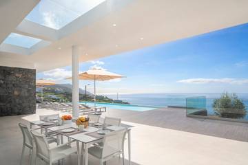 Location de vacances pour 8 personnes, avec jardin dans Estreito da Calheta