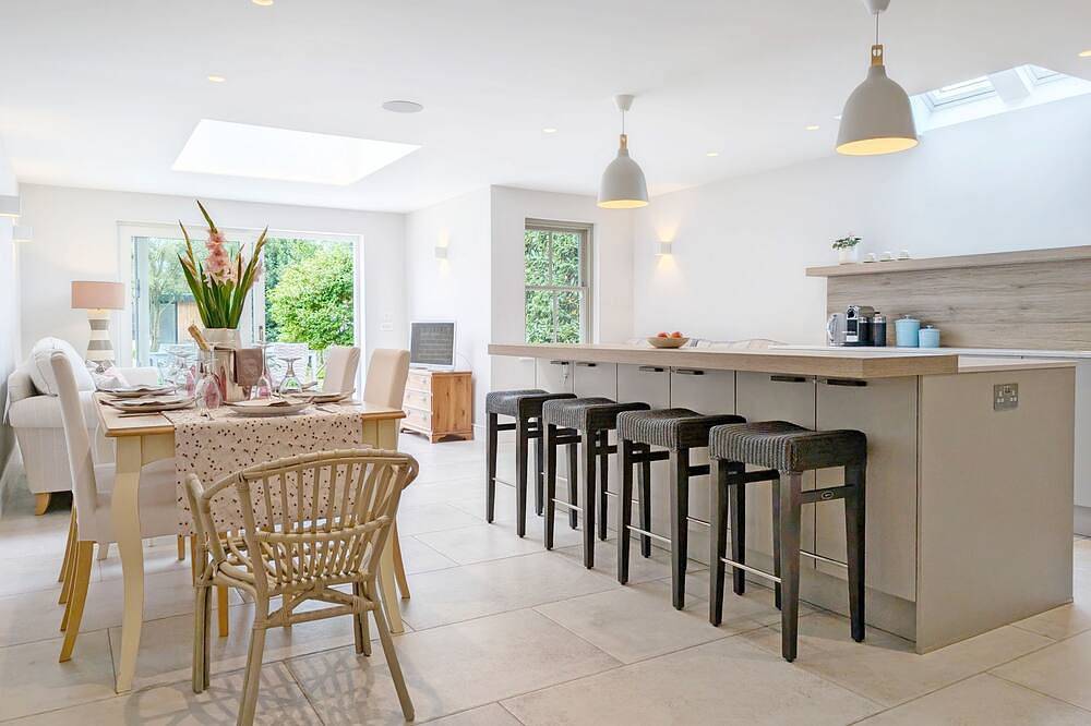 The Town House - sleeps 6 guests  in 3 bedrooms in Chichester, South-Downs