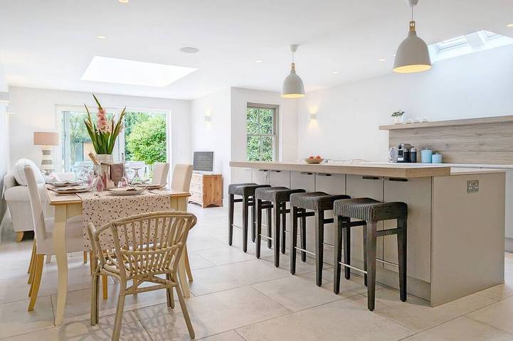 Log cabin for 6 people, with Terrace and Garden in Chichester