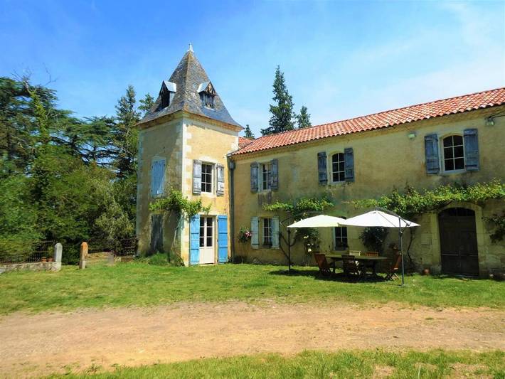 Location de vacances pour 2 personnes, avec terrasse et piscine ainsi que jardin et vue à Jegun - 2