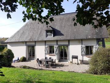 Gîte pour 6 personnes, avec jardin et vue à Saint-Germain-des-Essourts