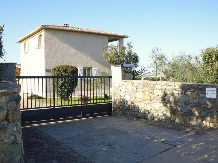 Location de vacances pour 3 personnes, avec jardin ainsi que piscine et vue à Venzolasca - 4