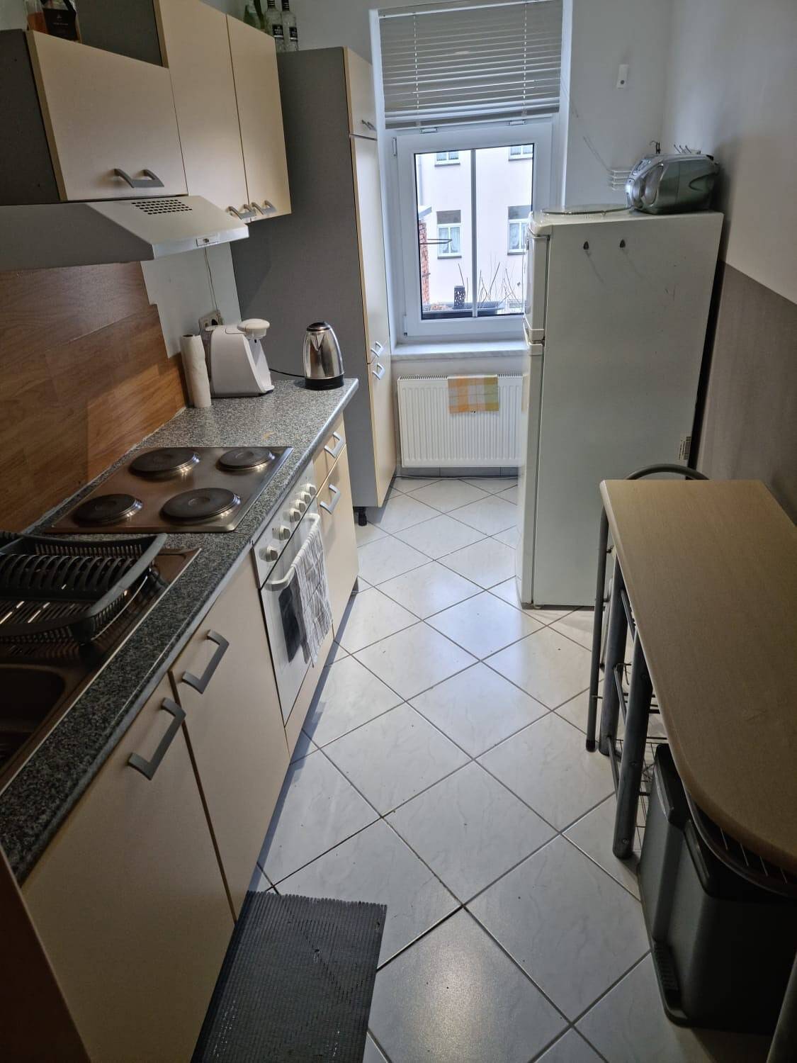 Ganze Wohnung, Große 4 Zimmerwohnung mit Balkon und Wlan in Zwickau, Chemnitz und Umgebung