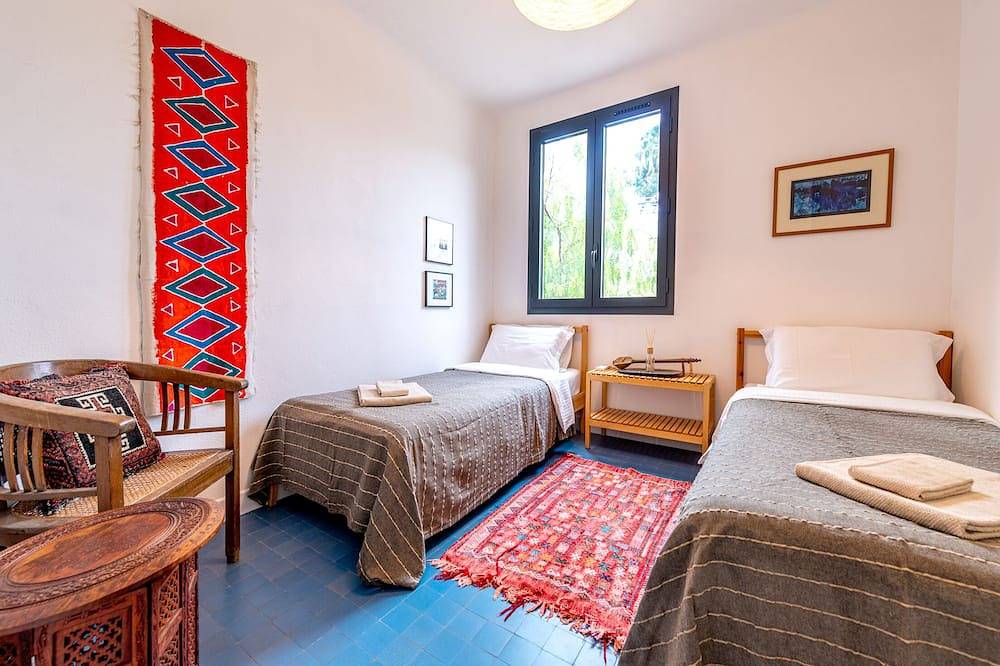 The Insiders Choice! Relaxing  Villa with Magical Garden, 2 min from the Beach in Golfe-Juan, Vallauris