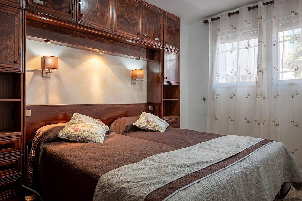 Entire apartment, Sea-View Apartment with Terrace, 2 Bedrooms, Parking, 350m from Altafulla Beach in Altafulla, Costa Dorada