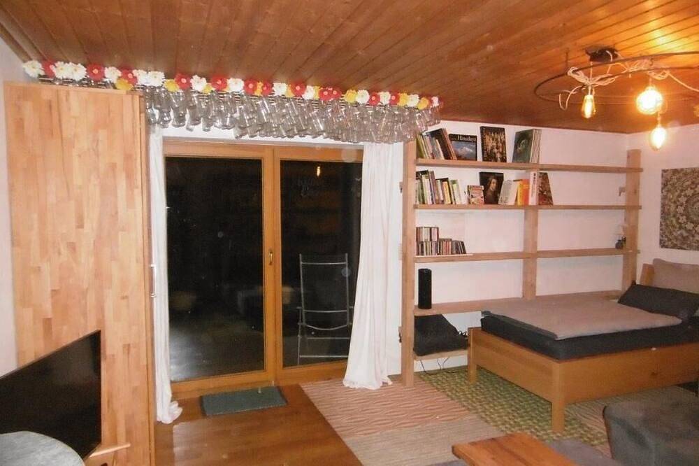 Ganze Wohnung, Ferienwohnung (75qm) mit Außenpool in Tauberbischofsheim, Stuttgart Region