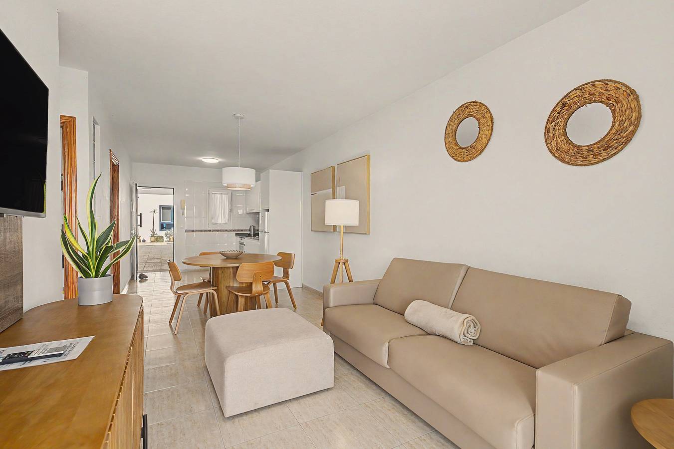 Ganze Wohnung, Ferienwohnung "Callao Beach 1" mit Meerblick, Terrasse & Wlan in Punta de las Mujeres, Haría