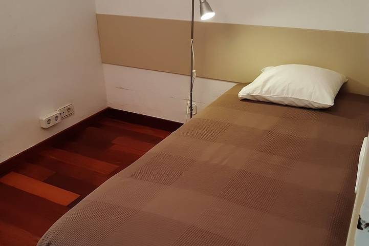 Entire apartment, Sea-front prime location in Sitges! Free wi-fi, air condit. and swimming.pool in Sitges, Garraf