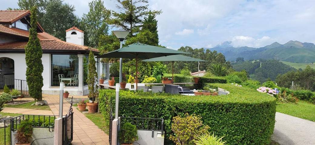 Apartamento para 2 personas, con terraza además de jardín y vistas en Ribadesella