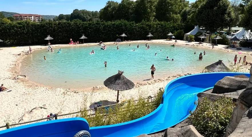 Location de vacances pour 5 personnes, avec terrasse et piscine à Châteauneuf-de-Galaure - 2