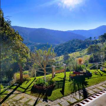 Gîte pour 2 personnes, avec piscine ainsi que jardin et terrasse à São Roque