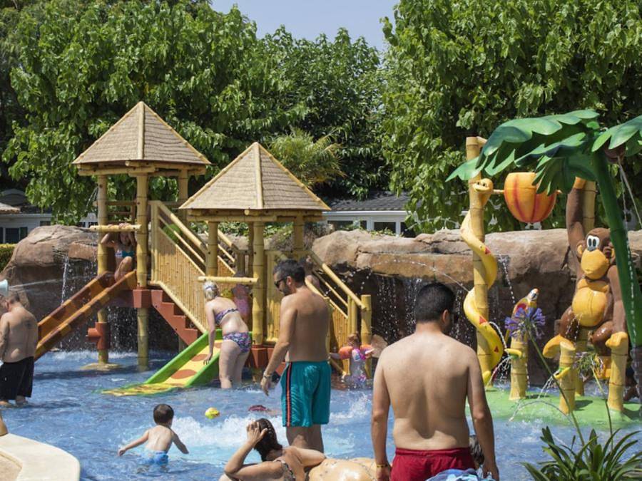 Camping La Masia - Mobilheim 4 personen - 2 Schlafzimmer terrasse-semi couverte Tv clim in Els Pins Blanes, Blanes