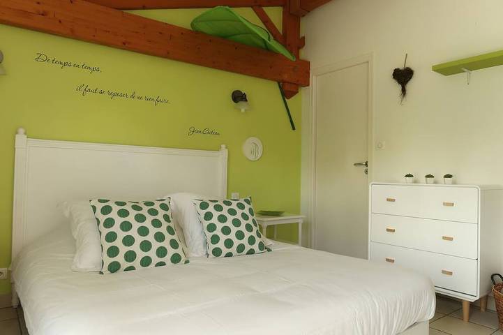 Location de vacances pour 27 personnes, avec balcon et jardin à Arçais - 4