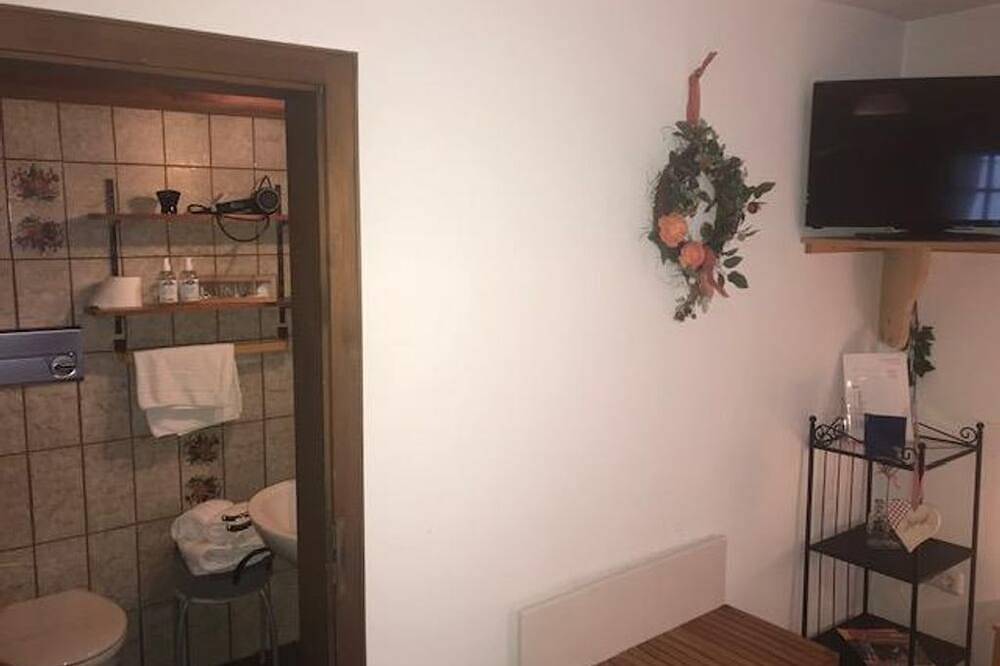 Doppelzimmer (Nr. 3, ab 7 Nächte) - Pension Zum Kirchenbauer in Oberammergau, Bayerische Alpen