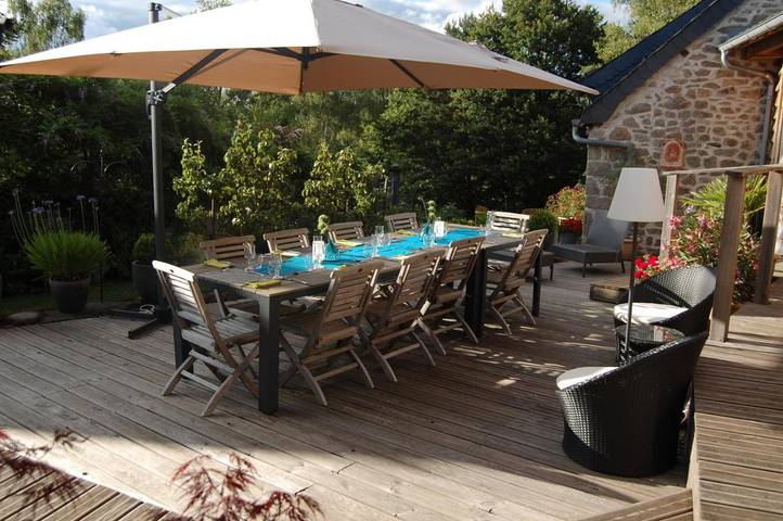 Location de vacances pour 14 personnes, avec vue et jardin ainsi que vue sur le lac et piscine à Espagnac - 3