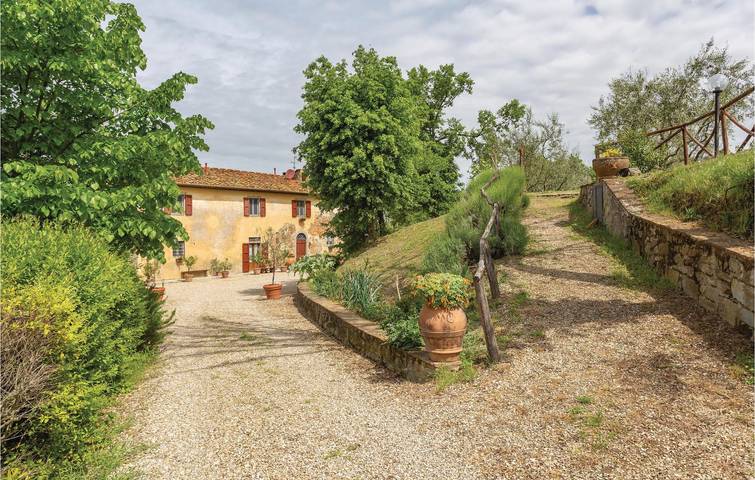 Appartement au bord de la piscine près de San Donato - WiFi et parking inclus in Reggello, Valdarno