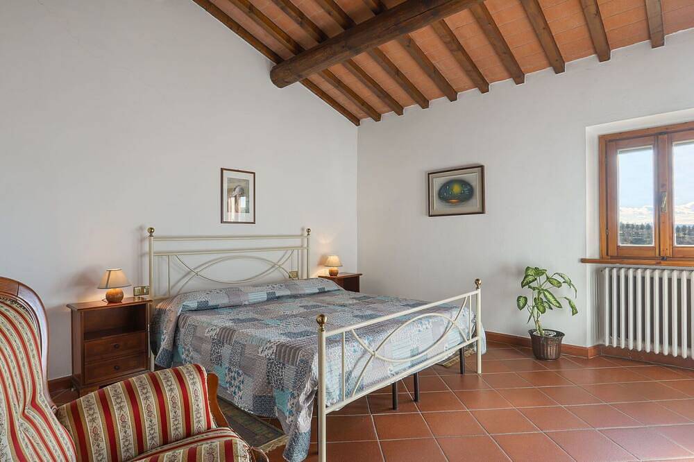 Beautiful  villa for 16 guests with Wifi, private pool, Tv, patio, pets allowed and panoramic view in Scandicci, Florence Province