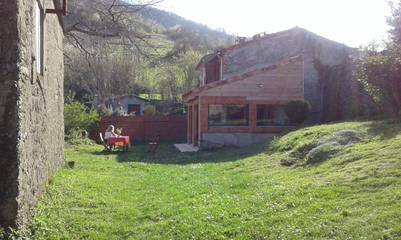 Gîte pour 4 personnes, avec terrasse et jardin à Freychenet