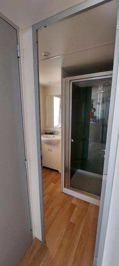 Camping pour 6 personnes, avec piscine ainsi que terrasse et jardin à La Roque-d'Anthéron - 4