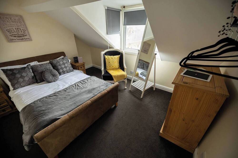 Entire apartment, The Beach House - 3 Bedroom Coastal Escape in South Shields. in South Shields, South Tyneside