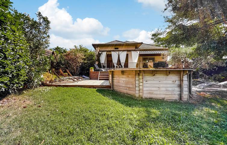 Casa de vacaciones para 9 personas, con jardín además de terraza y piscina - 1