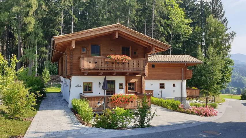 Chalet für 6 Personen, mit Sauna und Balkon sowie Garten in Leogang