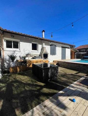 Location de vacances pour 7 personnes, avec piscine et jacuzzi ainsi que jardin et terrasse à Saint-Paul-en-Born