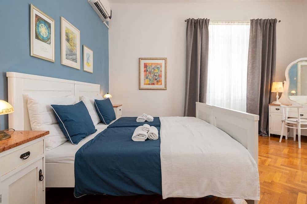  Villa Celio-Cega for 4+2,Trogir center in Trogir, Split-Dalmatie