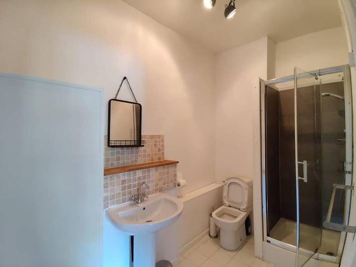 Location de vacances pour 12 personnes, avec jardin ainsi que vue et piscine, animaux acceptés à Treignac - 3