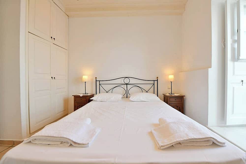 Luxury 3 room seaside stone villa in Hydra