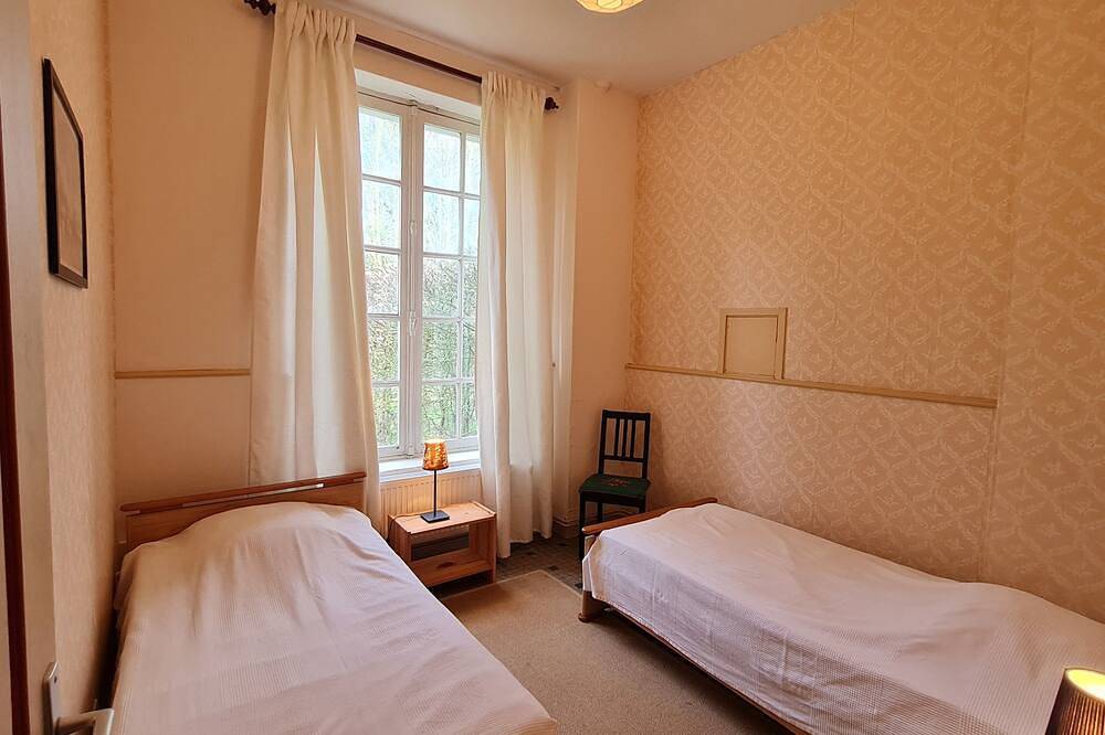 Lodge of Xviiith c Castle - nested in the Parc - 6/7 p - 4 kms from Falaise in Sainte-Thérèse-en-Pays-de-Falaise, Caen und Umgebung